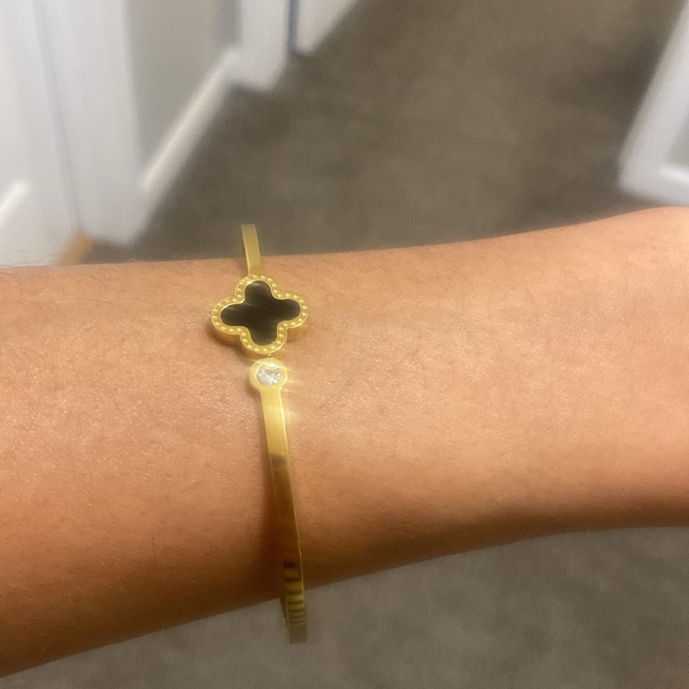 Unbranded bracelet